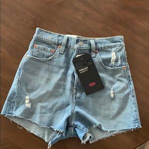 Levi’s Ribcage shorts